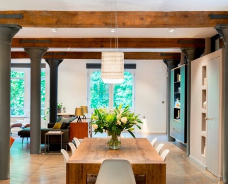 Intérieur avec motifs industriels dans un appartement à Londres