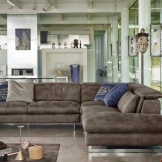 Rohová pohovka v interiéru moderního obývacího pokoje