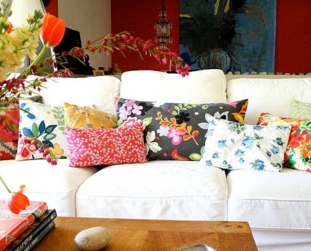Decorative pillows - a multifunctional element of the interior