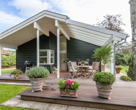 Agencement d'une terrasse dans une maison de campagne