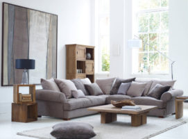 Ευρύχωρος καναπές γωνίας για ένα μοντέρνο σαλόνι