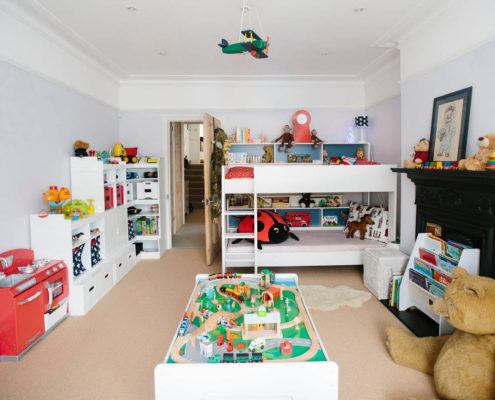 Interior de una habitación infantil para niños heterosexuales