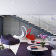 Stue i moderne stil med rammeløse møbler