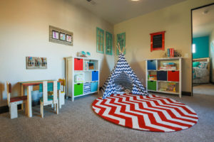 Interior moderno de um quarto de crianças 2017
