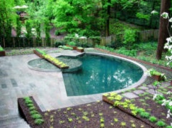 Bazén v moderní letní chalupě