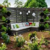 Estetica dei mobili da giardino con materiali improvvisati