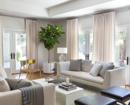 Noble color marfil en el diseño de la sala de estar