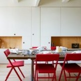 sarkani saliekamie virtuves krēsli