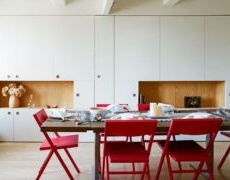 sarkani saliekamie virtuves krēsli