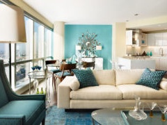 béžový a modrý obývací pokoj
