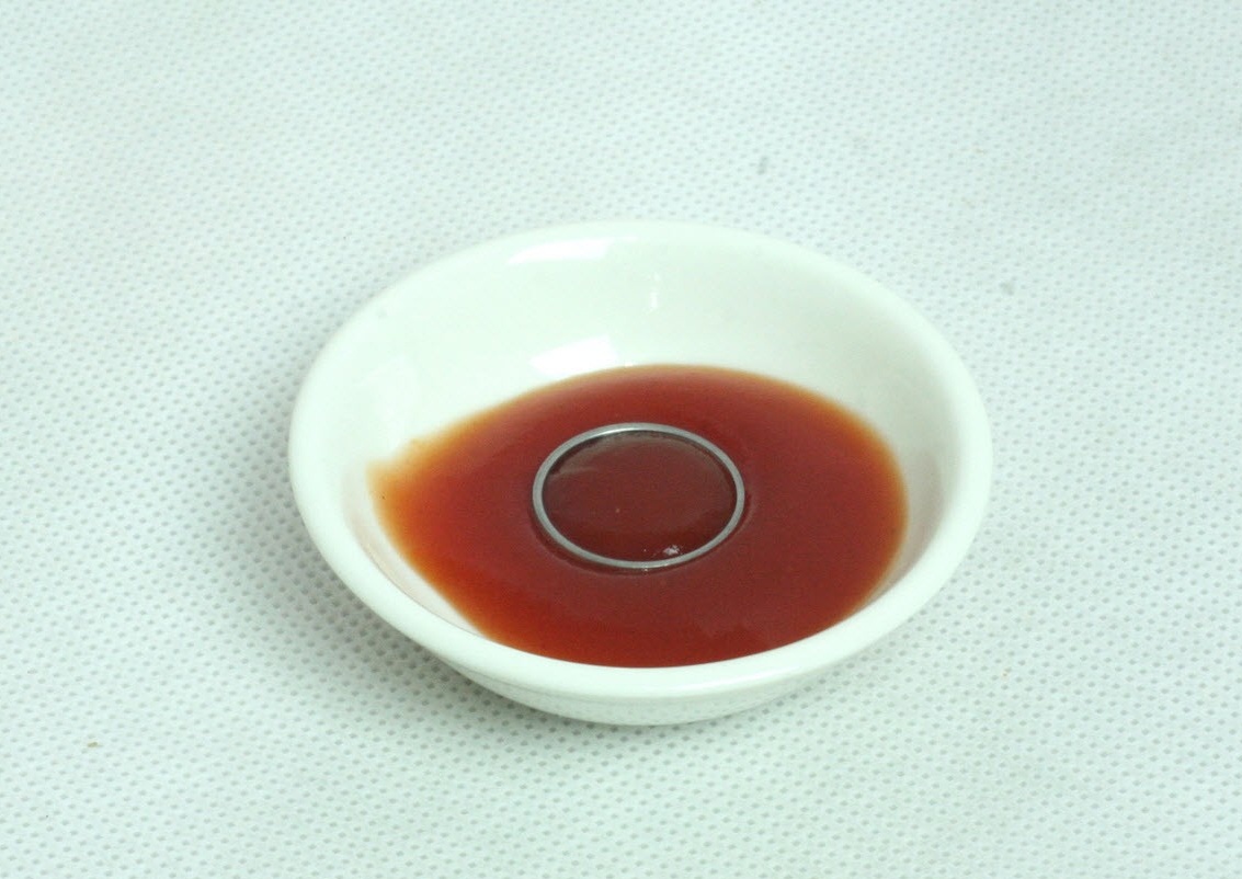 Cleaning silver with tomato paste