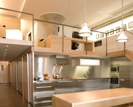 Kjøkken gang i et to-etasjers hus