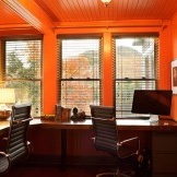 Oransje farge i interiøret
