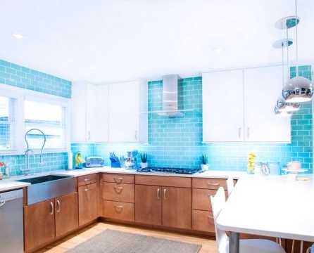 Cozinha em azulejo brilhante