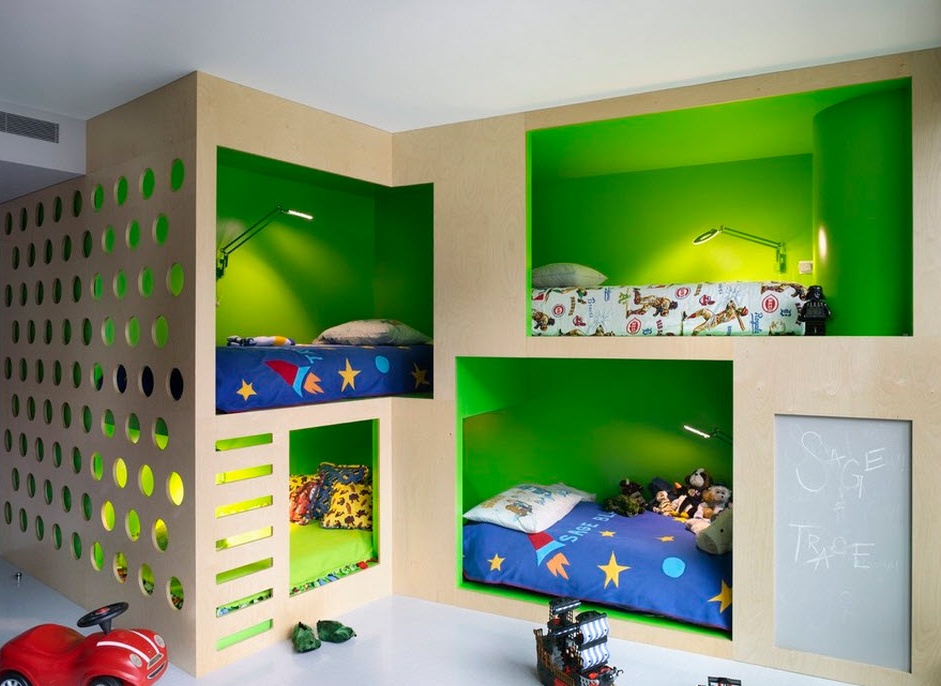 Jasny zielony kolor we wnętrzu pokoju dziecinnego