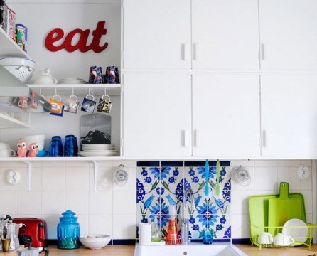 Bright elements in a small kitchen