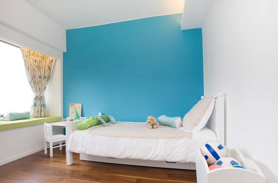 Bright blue wall in the nursery