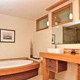 Décor de salle de bain en bois de style oriental
