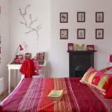 Sarkani svītraina gultas pārklājs