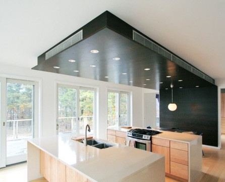 Black ceiling design in the kitchen
