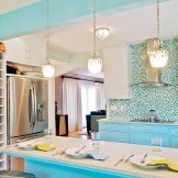 Blå farge - hovedvekten på kjøkkenet