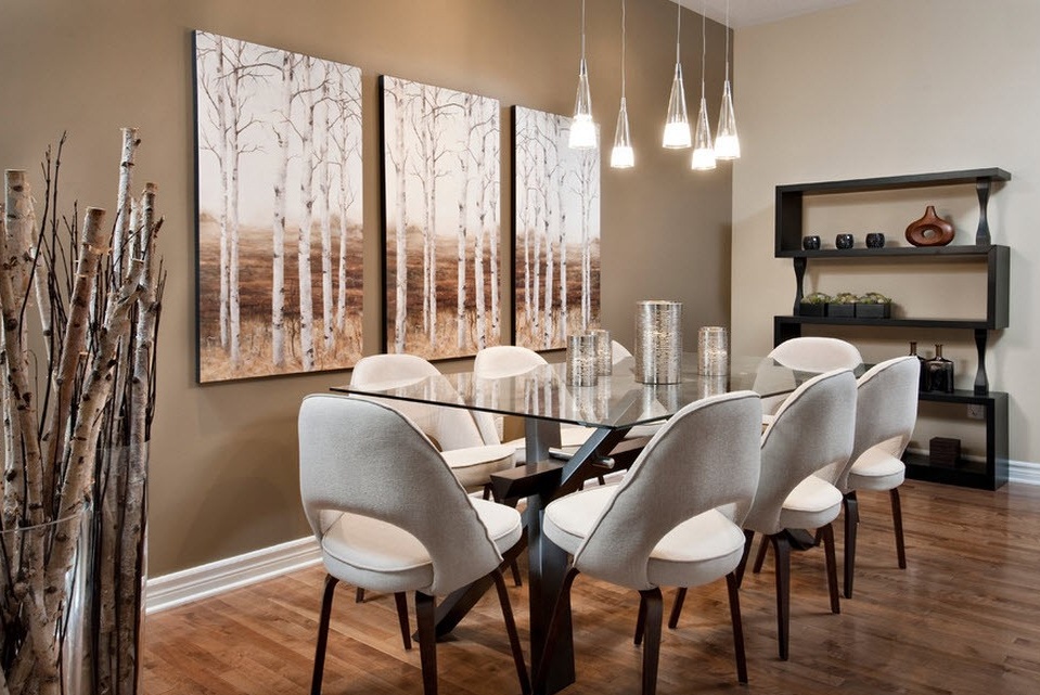 gambar dengan birches di dinding di ruang makan