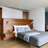 The combination of gray and brown in the bedroom