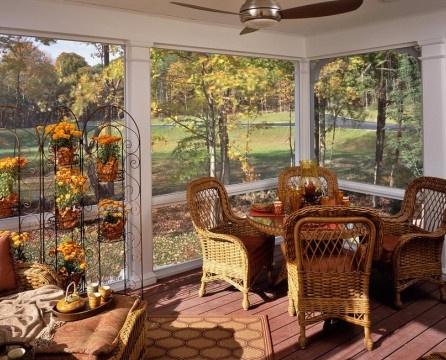 Flowers in the interior of the veranda