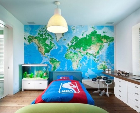Couvre-lit NBA devant une carte du monde