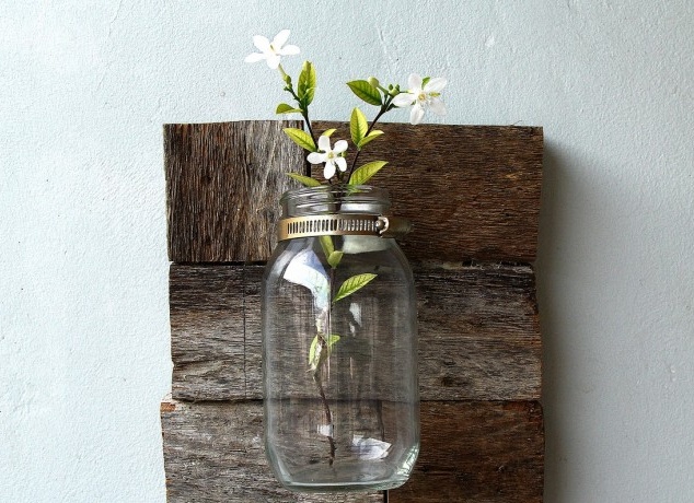 It’s good to decorate the jar with a sprig of flowers