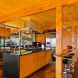 Αίθουσα κουζίνας, επενδεδυμένη με ξύλο