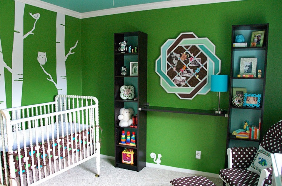 Green and brown color in the interior of the nursery