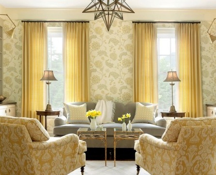 Gule gardiner i det gule rommet