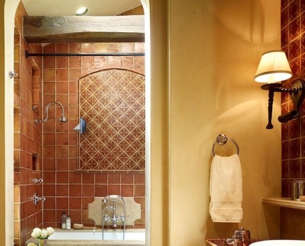 Terrakotta-Badezimmer