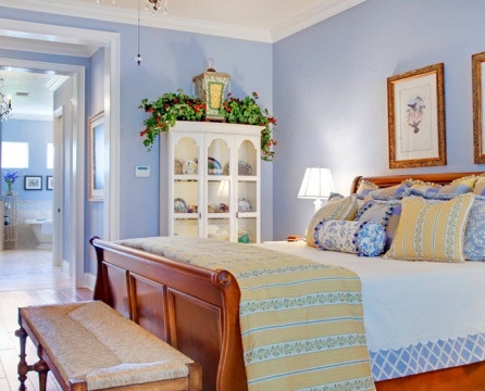 Provence-style bedroom: ginhawa sa pamamagitan ng mana