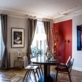 Pariisin asunnon värikäs muotoilu