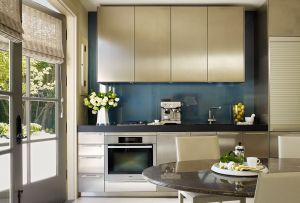 Luksuriøst gyldent køkken design: tilberede et kongeligt måltid (24 fotos)