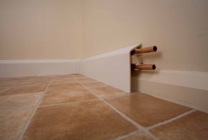 Sådan skjules kloak- og varmeledninger: ekspertrådgivning (26 fotos)