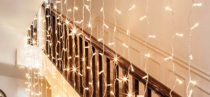 Interior decoration with garlands - shine and sparkle (31 photos)