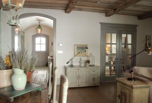Provence ajtók: jellegzetességek, belső használat (23 fénykép)