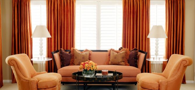 Oranžové závěsy - netriviální barva textilu v interiéru (20 fotografií)