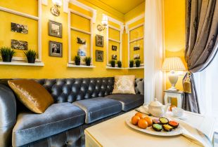Gul stue (50 bilder): vakre kombinasjoner med andre farger i interiøret
