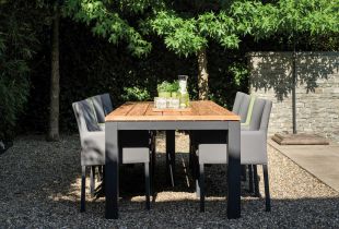 Stôl pre letnú rezidenciu - harmonická kombinácia funkčnosti a pohodlia (23 fotografií)
