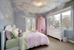Όμορφη οροφή στο παιδικό δωμάτιο για το κορίτσι: χαρακτηριστικά σχεδιασμού (25 φωτογραφίες)