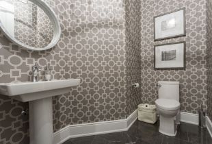 Ταπετσαρία στην τουαλέτα: γρήγορος και πρακτικός σχεδιασμός του μπάνιου (104 φωτογραφίες)