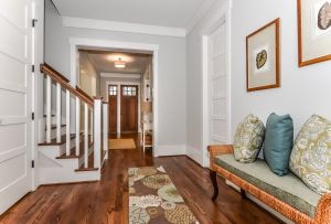 Banc: beauté et commodité dans le couloir (23 photos)