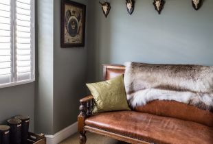 Sofa i gangen: skape minimum komfort (23 bilder)