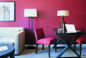 Hindbær interiør: vellykkede kombinationer og bestemt dårlige beslutninger (24 fotos)