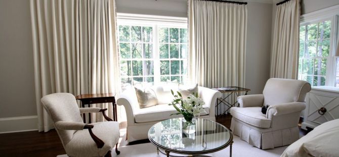 Witte gordijnen voor uw appartement: voeg lichtheid toe aan het interieur (28 foto's)