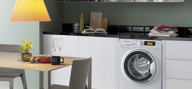 Que vaut-il savoir d'installer une machine à laver dans la cuisine? (50 photos)